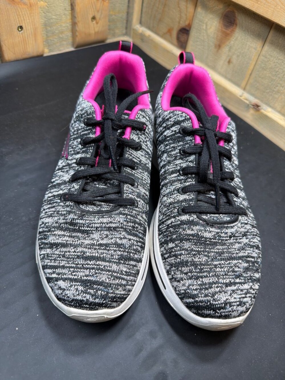 Skechers Womens 7 Arch Fit Black Hot Pink Heathered Knit Sneakers Shoes 124410 - Picture 3 of 9
